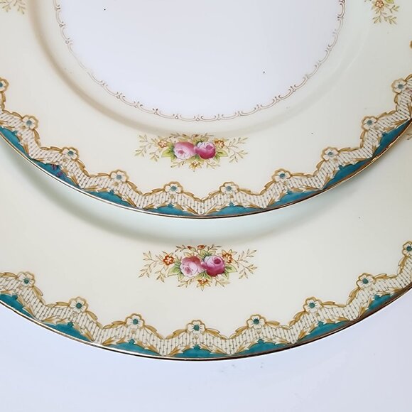 Vintage Meito China “Keepsake” Dinnerware Set – 1940s Japan – 12 Place Settings - Picture 3 of 17